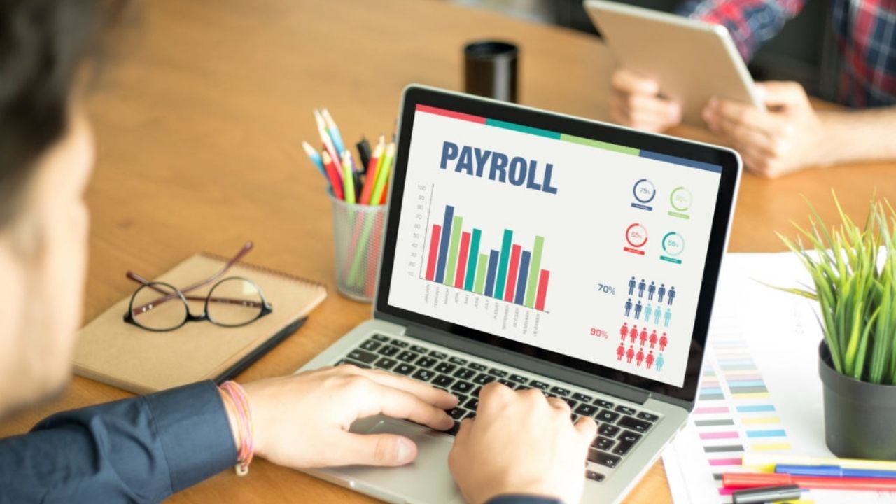 When To Outsource Payroll