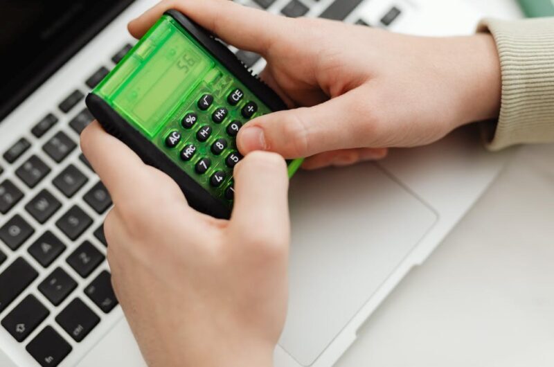 The Pros and Cons of Payroll Outsourcing